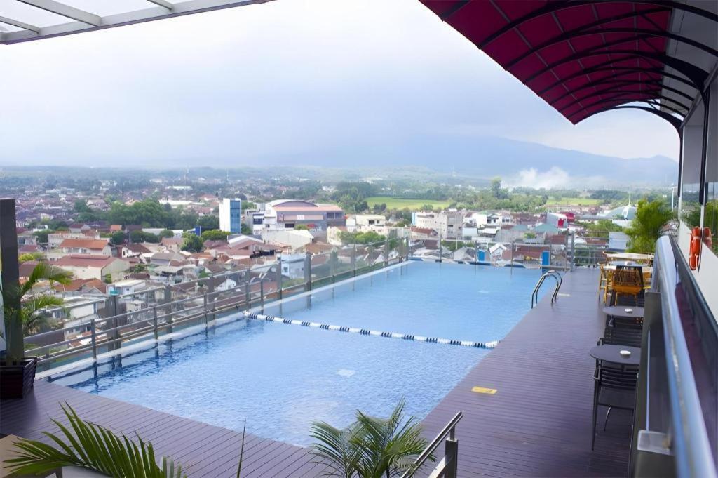 จาวา โลตัส โฮเทล เจมเบอร์  Hotel ภายนอก รูปภาพ
