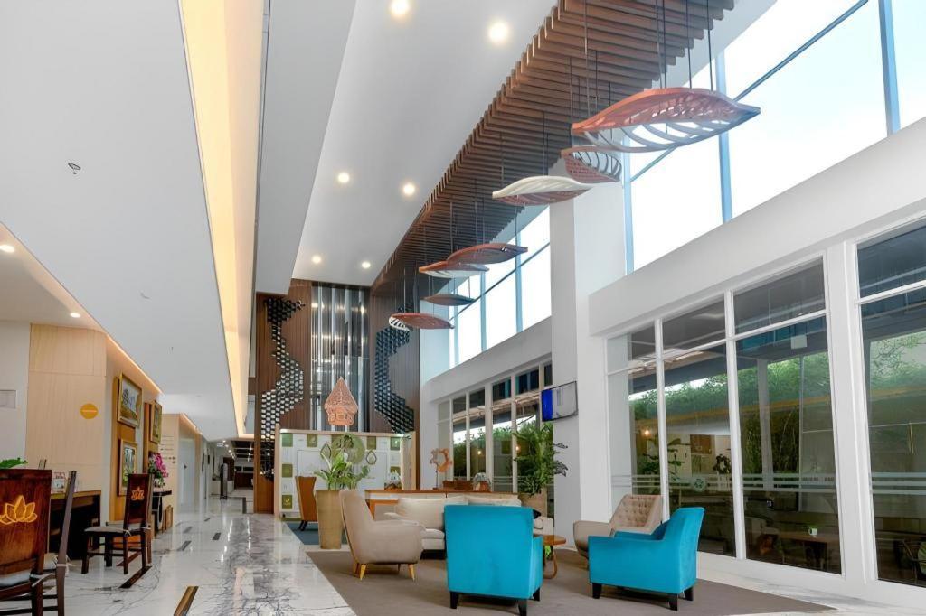 จาวา โลตัส โฮเทล เจมเบอร์  Hotel ภายนอก รูปภาพ